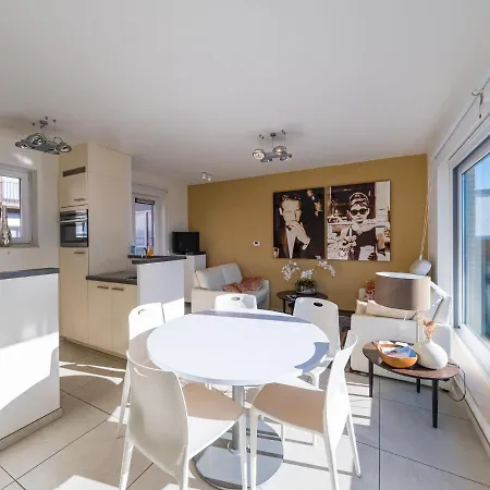 Penthouse With 2 Spacious Terraces Daire Middelkerke